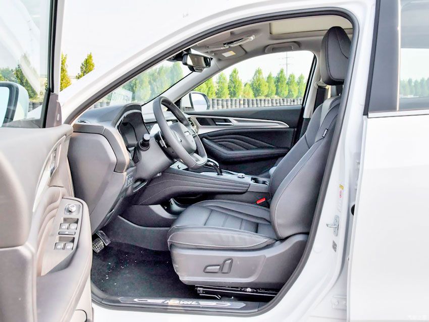Haval-F7_2019_salon1.jpg