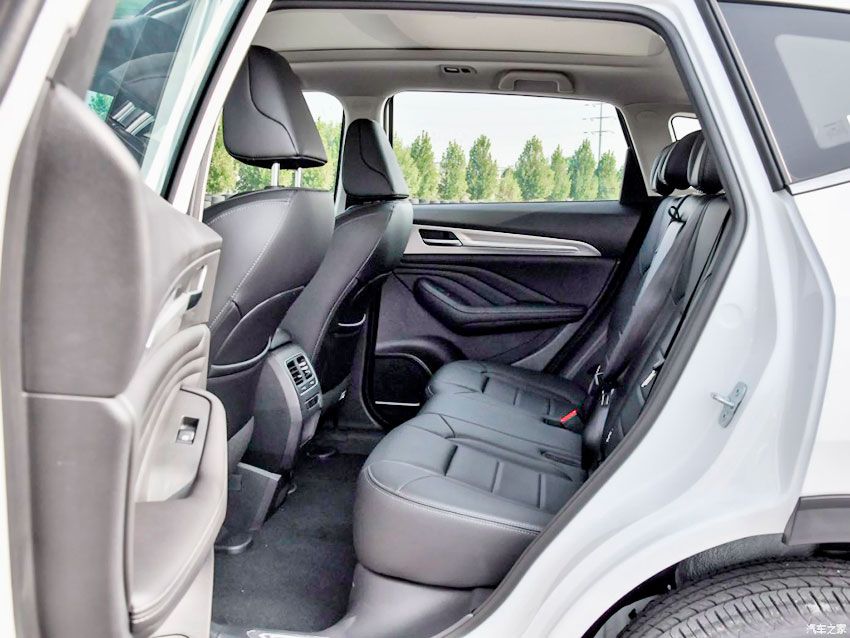 Haval-F7_2019_salon2.jpg